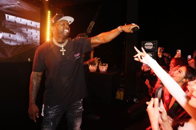 MIAMI BEACH, FLORIDA - DECEMBER 02: Travis Scott and 50 Cent perform at Wayne & Cynthia Boich's Art Basel Party on December 02, 2022 in Miami Beach, Florida. (Photo by Alexander Tamargo/Getty Images)